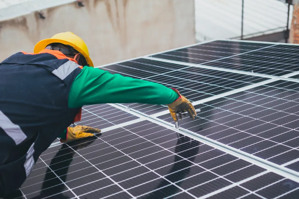 How to Clean Solar Panels: a Systematic Guide